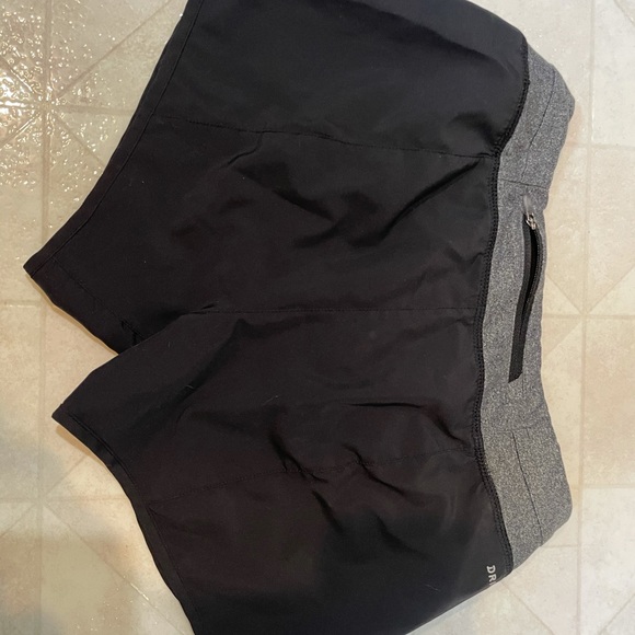 Big Girls Nike running shorts - Picture 3 of 3